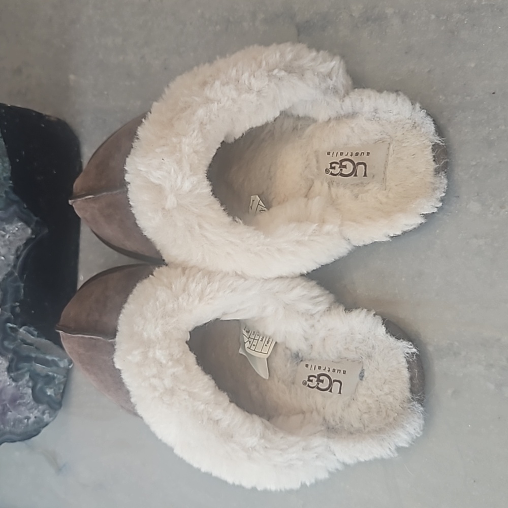 Uggs - Picture 3 of 12